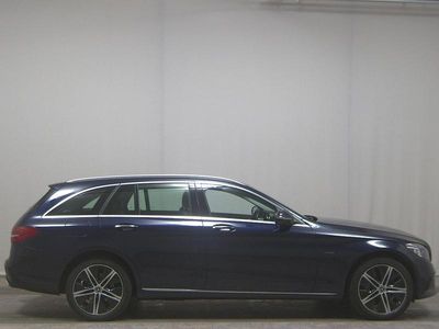 Gebraucht Mercedes C300e Avantgarde 306 PS (225 kW) 2020 Blau Kombi