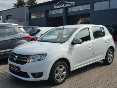 Gebraucht Dacia Sandero Celebration 75 PS (55 kW) 2016 Gletscherweiss Limousine