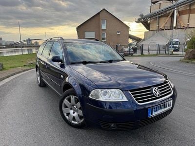 Gebraucht VW Passat 131 PS (96 kW) 2001 Blau Kombi