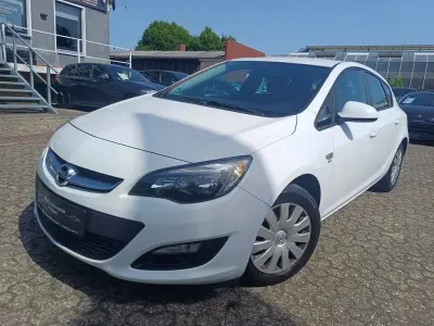 Gebraucht Opel Astra Selection 116 PS (85 kW) 2015 Weiß Limousine