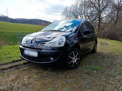 Usado Renault Grand Modus Dynamique 101 CV (74 kW) 2010 Negro Monovolumen