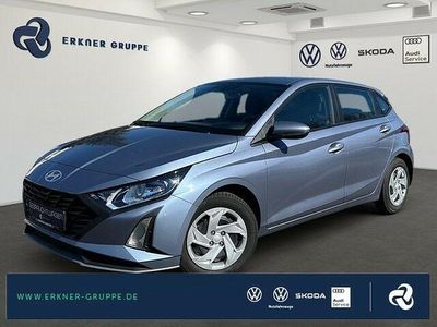 Gebraucht Hyundai i20 Select 79 PS (58 kW) 2024 Meta blue / mic Limousine