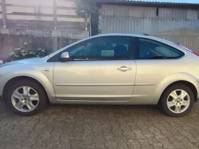 Gebraucht Ford Focus Titanium 125 PS (91 kW) 2006 Silber Limousine