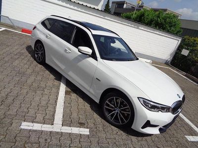 BMW 330e