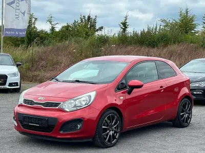 Gebraucht Kia Rio FIFA World Cup Edition 109 PS (80 kW) 2014 Rot Limousine