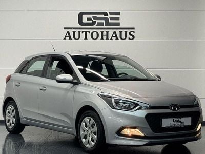 Gebraucht Hyundai i20 Classic 75 PS (55 kW) 2015 Silber Limousine