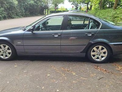BMW 323