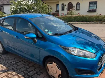 Gebraucht Ford Fiesta 101 PS (74 kW) 2013 Blau Limousine