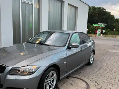 Gebraucht BMW 318 143 PS (105 kW) 2011 Grau Limousine