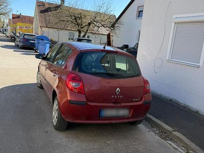 Second-hand Renault Clio II 77 CP (56 kW) 2007 Roșu Berlinǎ