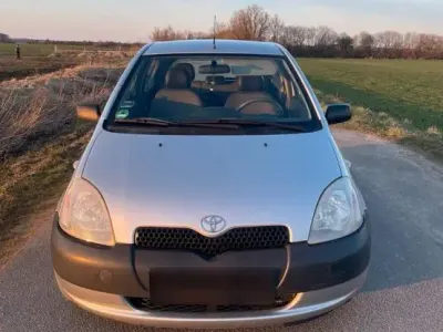 Brugt Toyota Yaris 68 HK (50 kW) 2000 Sølv Hatchback