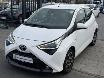 Używany Toyota Aygo X-play 72 KM (52 kW) 2021 Biały Hatchback