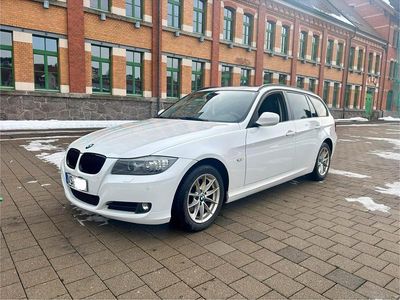 Weiß Gebraucht 2011 BMW 320 Kombi | 6.999 € (Fairer Preis)