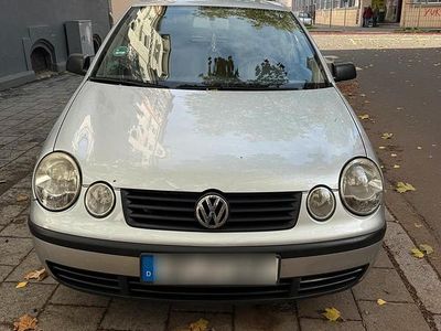 Grau Gebraucht 2003 VW Polo Kleinwagen | 1.000 € (Guter Preis)