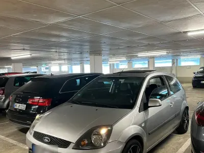 Usata Ford Fiesta Sport 110 CV (80 kW) 2007 Argento Utilitaria