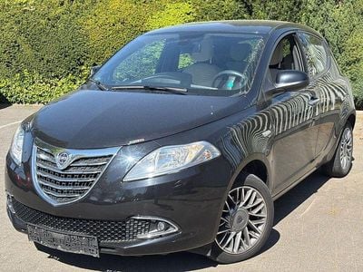 Second-hand Lancia Ypsilon 69 CP (50 kW) 2012 Negru Hatchback