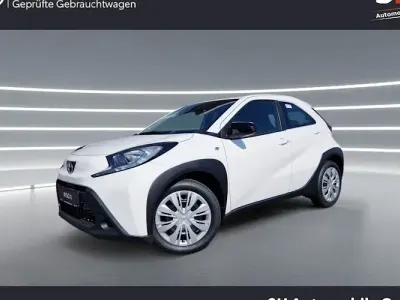 Neu Toyota Aygo X Business Edition 72 PS (52 kW) 2025 Weiß SUV