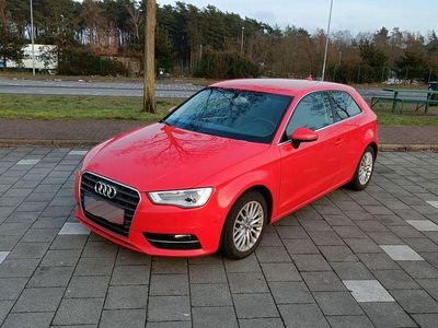 Gebraucht Audi A3 Ambiente 122 PS (89 kW) 2013 Rot Limousine