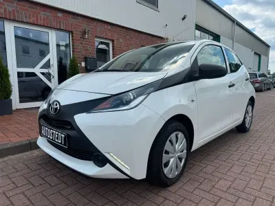 Gebraucht Toyota Aygo Business Edition 69 PS (50 kW) 2017 Weiß Kleinwagen