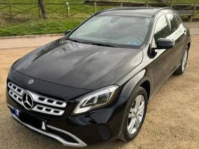 Gebraucht Mercedes GLA180 122 PS (89 kW) 2019 Schwarz SUV