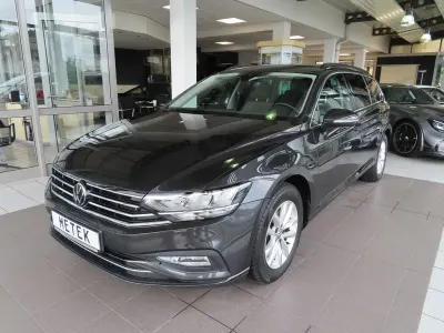 Gebraucht VW Passat 150 PS (110 kW) 2023 Grau Kombi