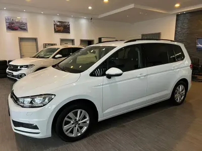 Gebraucht VW Touran 150 PS (110 kW) 2021 Weiß Van / Kleinbus