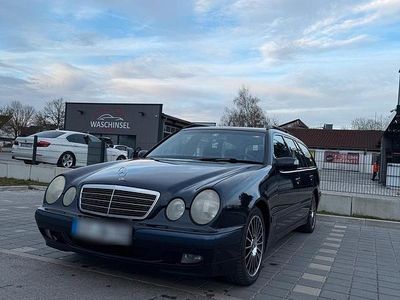 Gebraucht Mercedes E220 140 PS (102 kW) 2002 Blau Kombi