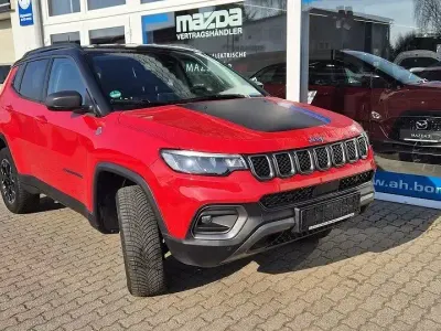 Gebraucht Jeep Compass Trailhawk 179 PS (131 kW) 2022 Rot SUV