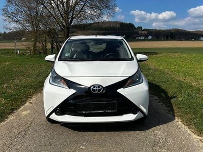 Second-hand Toyota Aygo 69 CP (50 kW) 2014 Alb Hatchback