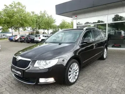 Gebraucht Skoda Superb Exclusive 160 PS (117 kW) 2013 Braun Kombi