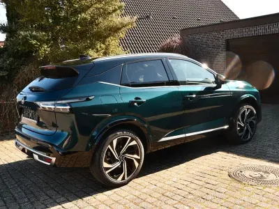 Neu Nissan Qashqai Tekna+ 158 PS (116 kW) 2026 Grün SUV