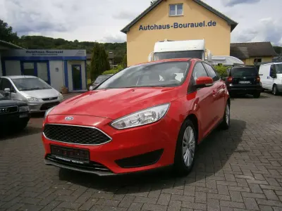 Gebraucht Ford Focus Trend 101 PS (74 kW) 2016 Racerot Kleinwagen