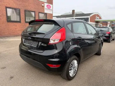Gebraucht Ford Fiesta Celebration 82 PS (60 kW) 2017 Schwarz Kleinwagen