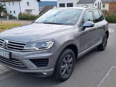 Gebraucht VW Touareg 262 PS (192 kW) 2016 Grau SUV