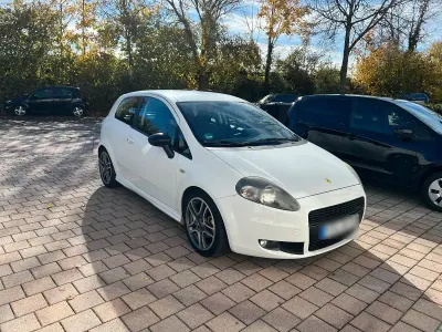 Gebraucht Fiat Grande Punto 120 PS (88 kW) 2009 Weiß Kleinwagen
