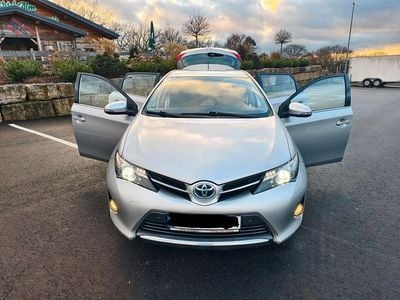 Gebraucht Toyota Auris Hybrid Edition 136 PS (100 kW) 2013 Silber Limousine