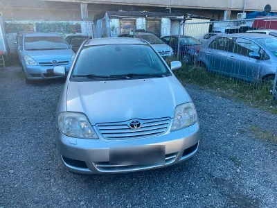 Begagnad Toyota Corolla 90 HK (66 kW) 2006 Silver Kombi