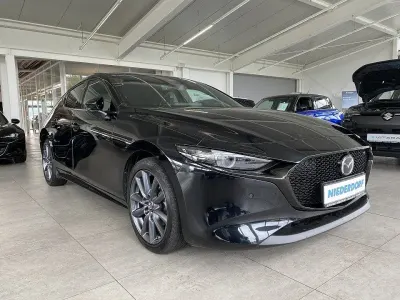 Używany Mazda 3 Exclusive-Line 140 KM (102 kW) 2024 Czarny Sedan/Limuzyna
