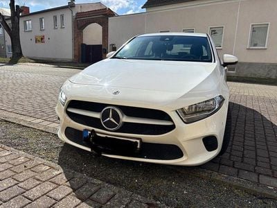 Gebraucht Mercedes A180 Business 116 PS (85 kW) 2019 Weiß Limousine
