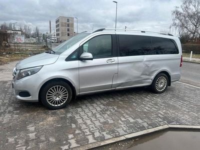 Gebraucht Mercedes V220 Edition 163 PS (119 kW) 2014 Silber Van / Kleinbus