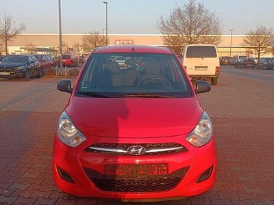 Gebraucht Hyundai i10 70 PS (51 kW) 2012 Rot Kleinwagen