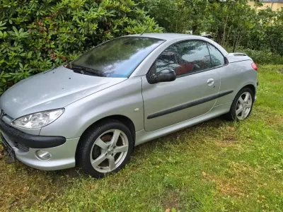 Gebraucht Peugeot 206 CC 136 PS (100 kW) 2002 Silber Cabrio