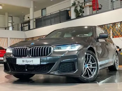Gebraucht BMW 545e M Sport 394 PS (289 kW) 2022 Grau Limousine