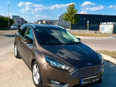 Gebraucht Ford Focus Titanium 125 PS (91 kW) 2018 Braun Limousine