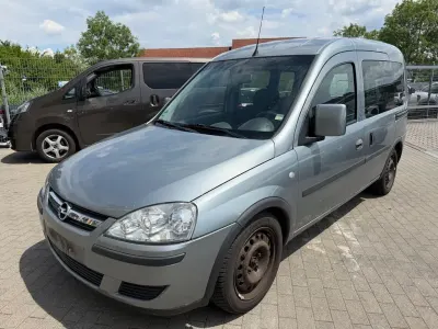 Gebraucht Opel Combo Edition 90 PS (66 kW) 2011 Silber Van / Kleinbus