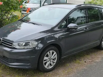 Gebraucht VW Touran 120 PS (88 kW) 2023 Grau Van / Kleinbus