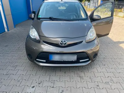 Gebraucht Toyota Aygo 68 PS (50 kW) 2012 Braun Kleinwagen