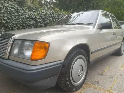 Gebraucht Mercedes 200 98 PS (72 kW) 1988 Grau Limousine