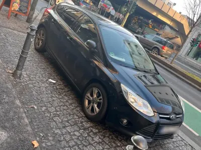 Gebraucht Ford Focus 101 PS (74 kW) 2013 Schwarz Limousine