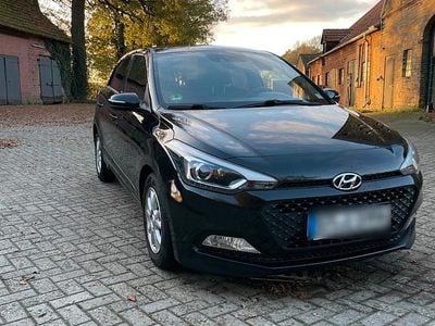 Gebraucht Hyundai i20 84 PS (61 kW) 2016 Schwarz Limousine